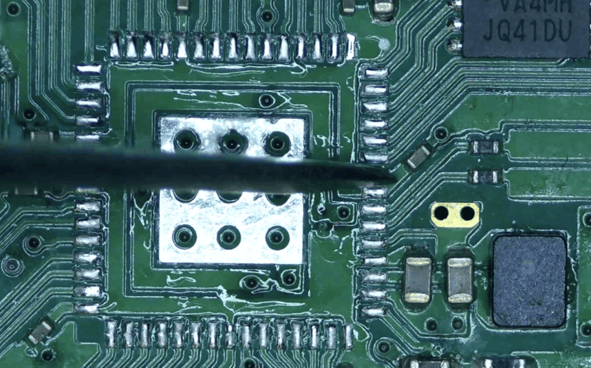 Cutting a PCB trace with a knife, doesn&rsquo;t look nice&hellip;